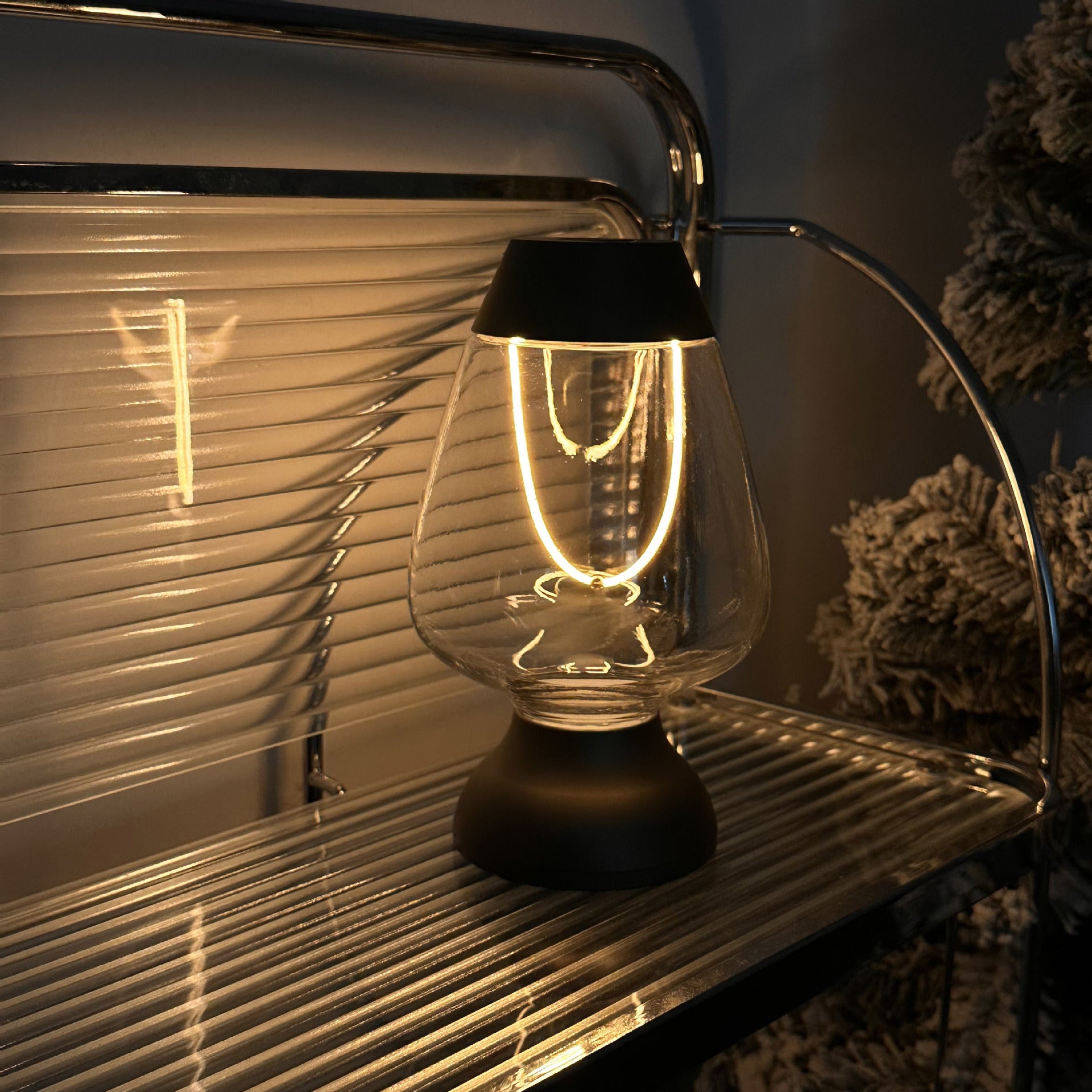 Touch-Sensitive LED Lamp